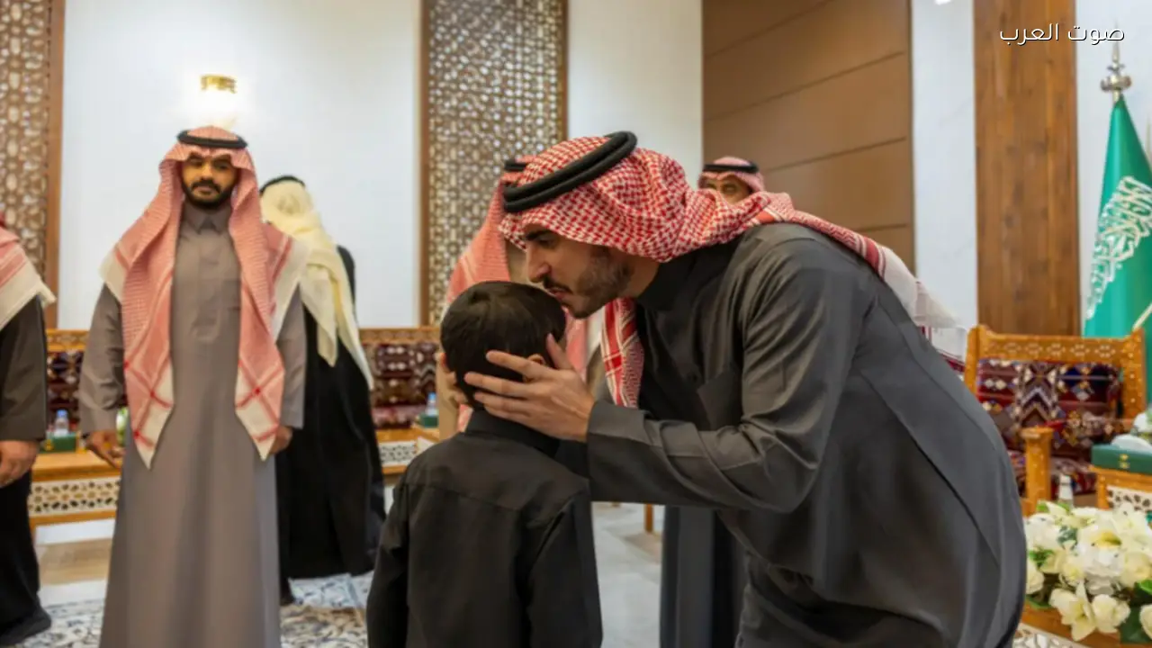 أمير الجوف يتناول الإفطار مع أبناء الأيتام في المنطقة