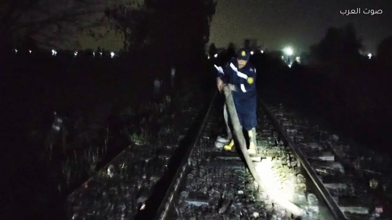 إخماد حريق قرب شريط السكة الحديد في المنوفية