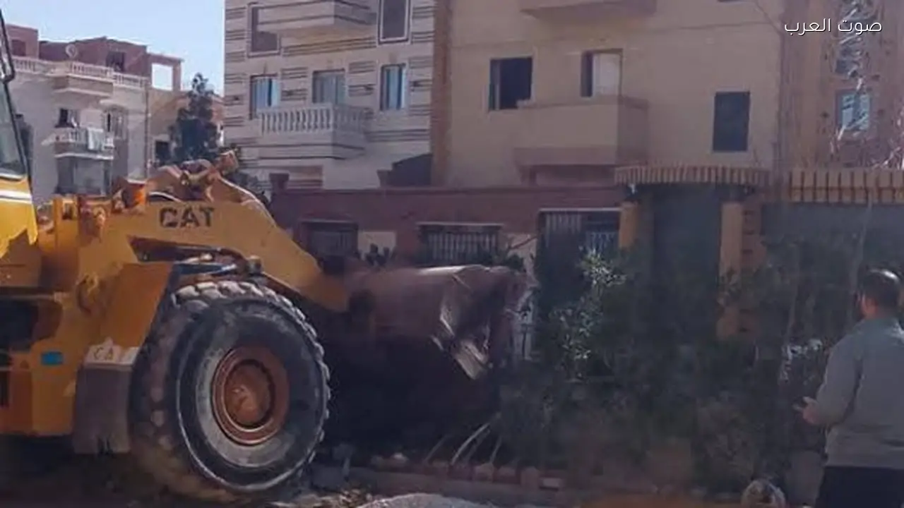 إزالة مخالفات المباني في حدائق أكتوبر ومصادرة المعدات