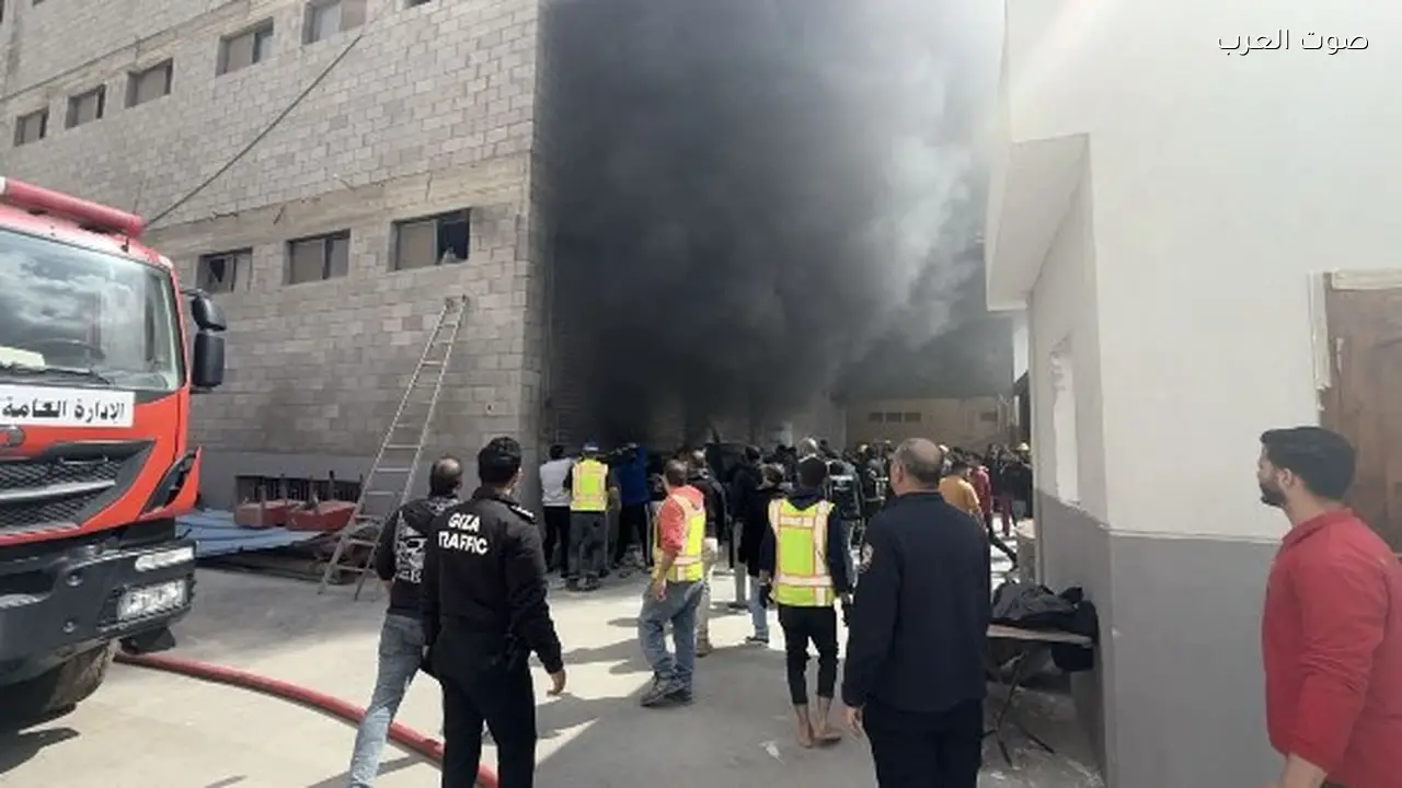 إصابة 10 أشخاص باختناق في حريق مصنع بأكتوبر