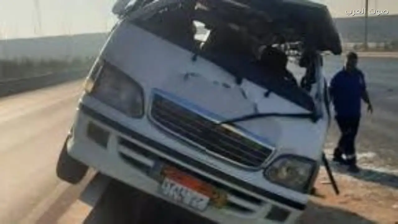 إصابة 10 أشخاص جراء انقلاب ميكروباص في كرداسة