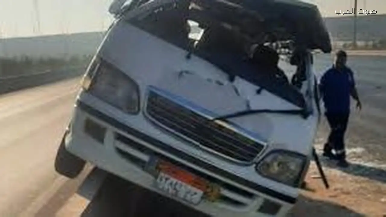 إصابة 7 أشخاص في انقلاب ميكروباص بطريق قنا الصحراوي