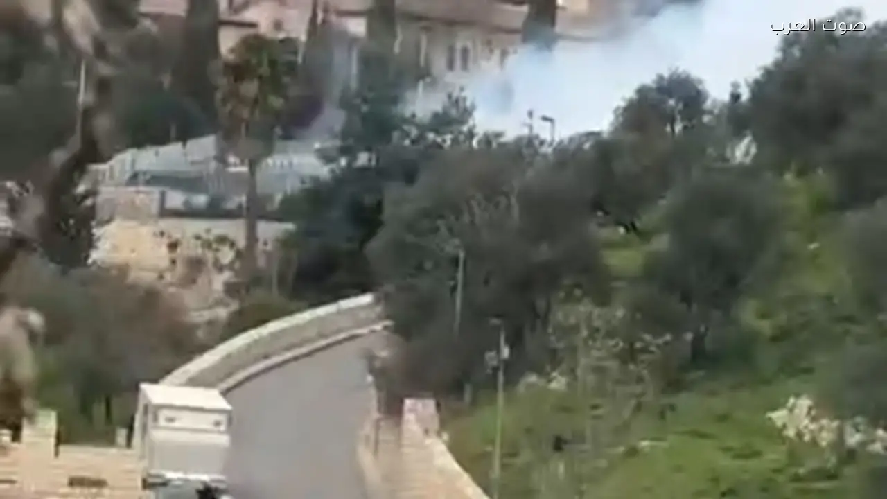 إصابة مستوطنة ومعسكر للاحتلال في الخليل بصواريخ إيرانية