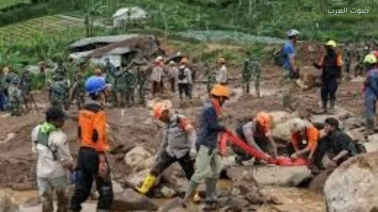 إندونيسيا: 64 قتيلاً في انهيار أرضي والبحث مستمر عن 16 مفقودًا