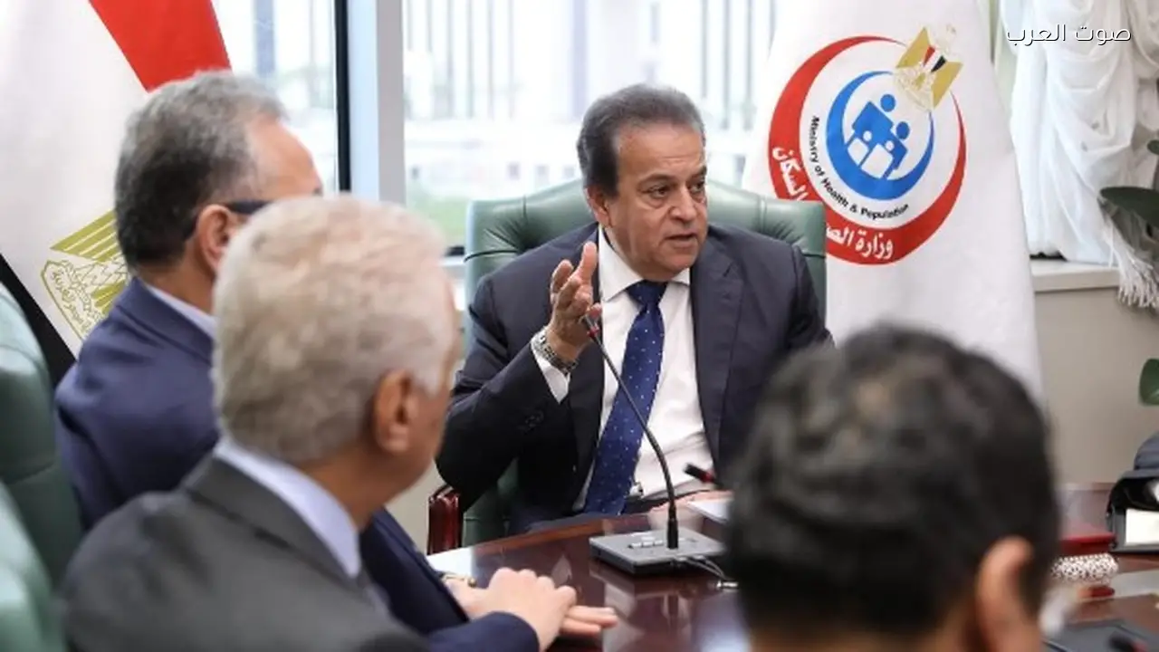 اجتماع لوزير الصحة لمناقشة تفعيل الروبوت الجراحي