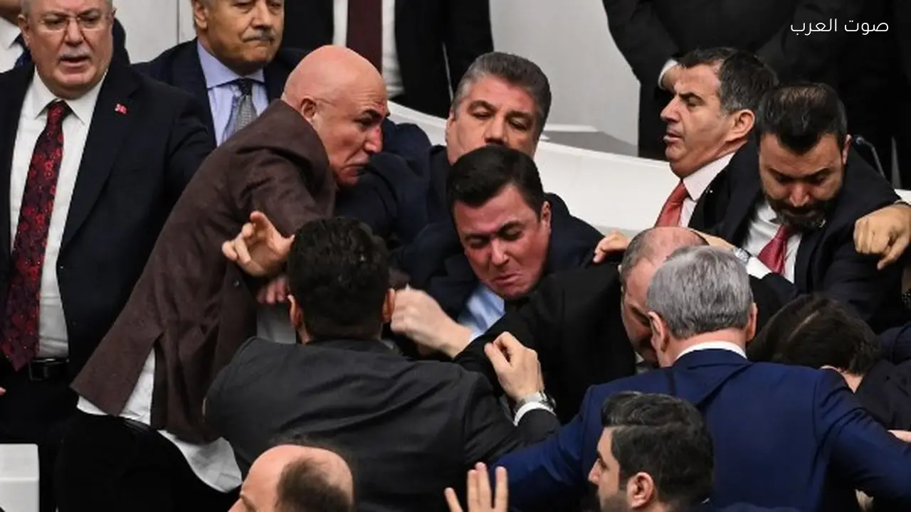 اشتباكات بالأيدي في البرلمان التركي بسبب وزير العدل