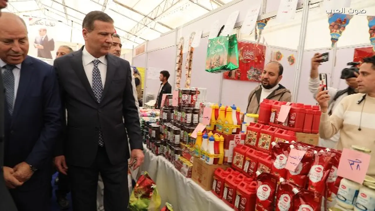 افتتاح معرض لبيع السلع بأسعار مخفضة في باب الشعرية