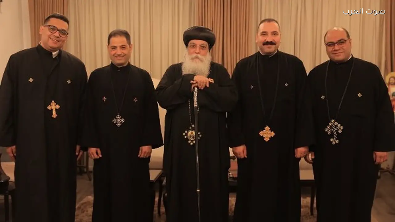 الأنبا دوماديوس يكرم أربعة كهنة جدد في إيبارشية 6 أكتوبر وأوسيم