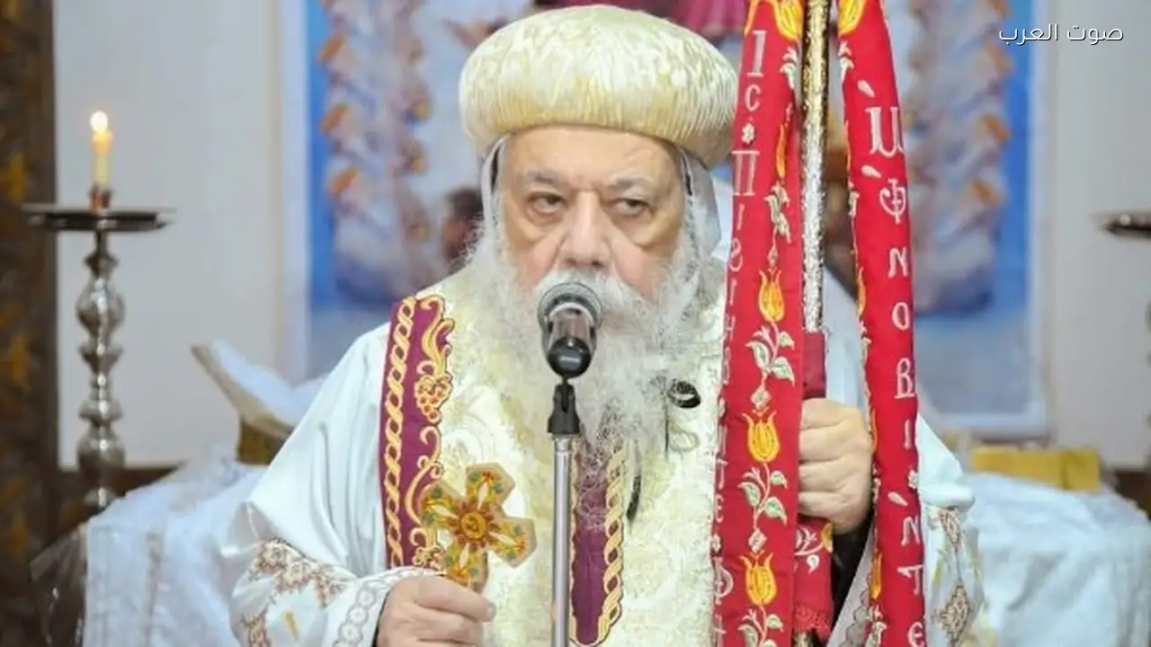 الأنبا ديمتريوس يكرم دياكونيين جديدين في ملوي