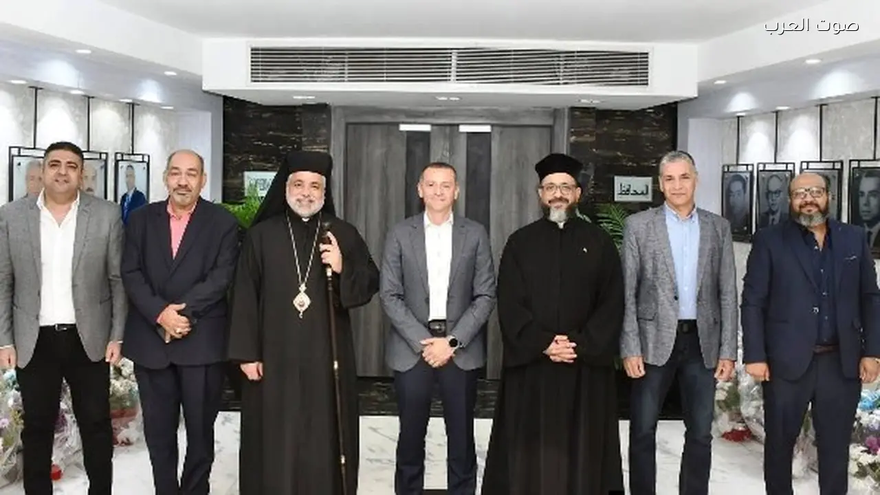 الأنبا عمانوئيل يهنئ محافظ أسوان ويدعم قيادات الدولة