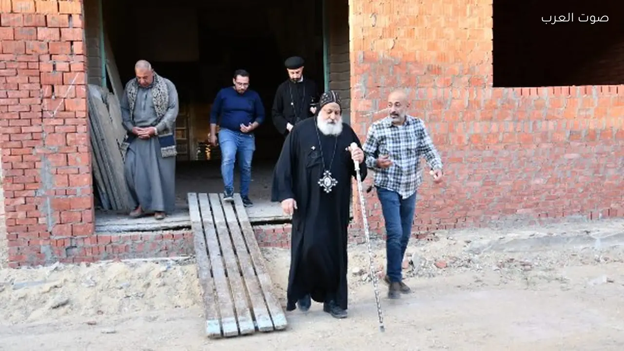 الأنبا ميخائيل يزور مشروعات تنموية في إيبارشية حلوان