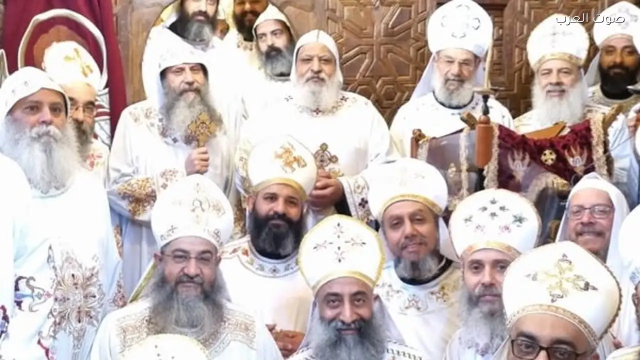 الأنبا ميخائيل يقود قداس خلوة كهنة حلوان بدير المحرق