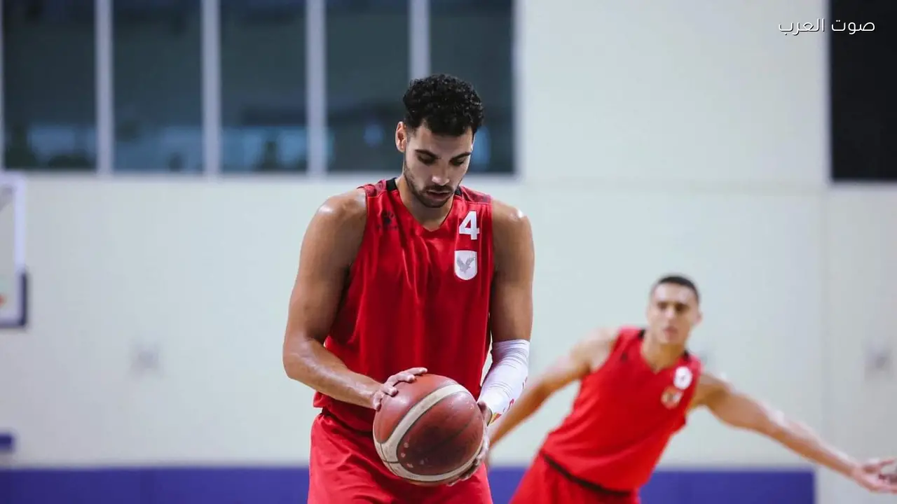 الأهلي يواجه سبورتنج في دوري السوبر الليلة