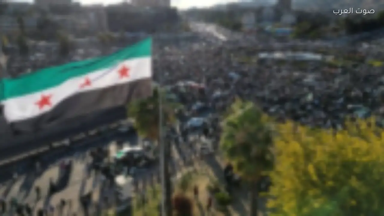 الجيش السوري يرفع العلم الوطني في مطار القامشلي