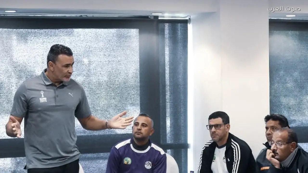 الحضري يقدم محاضرة فنية لمدربي الرخصة A