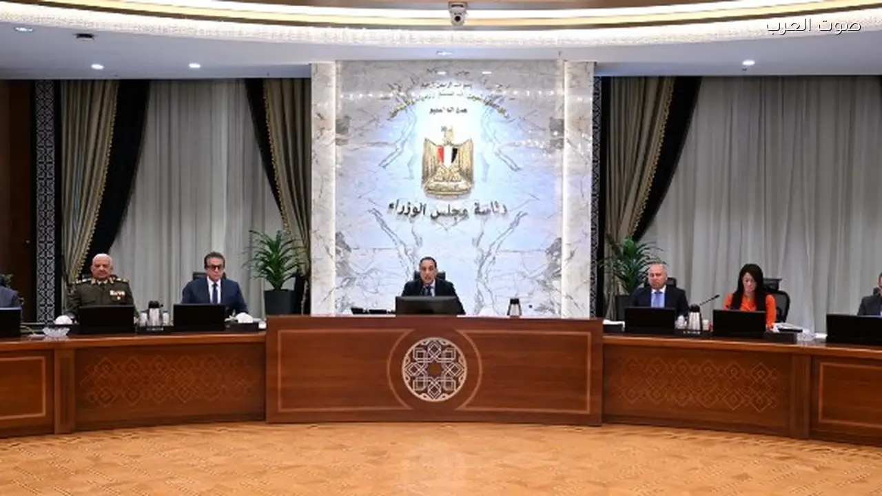 الحكومة تدرس زيادة جديدة في أجور الموظفين والمعلمين والأطباء