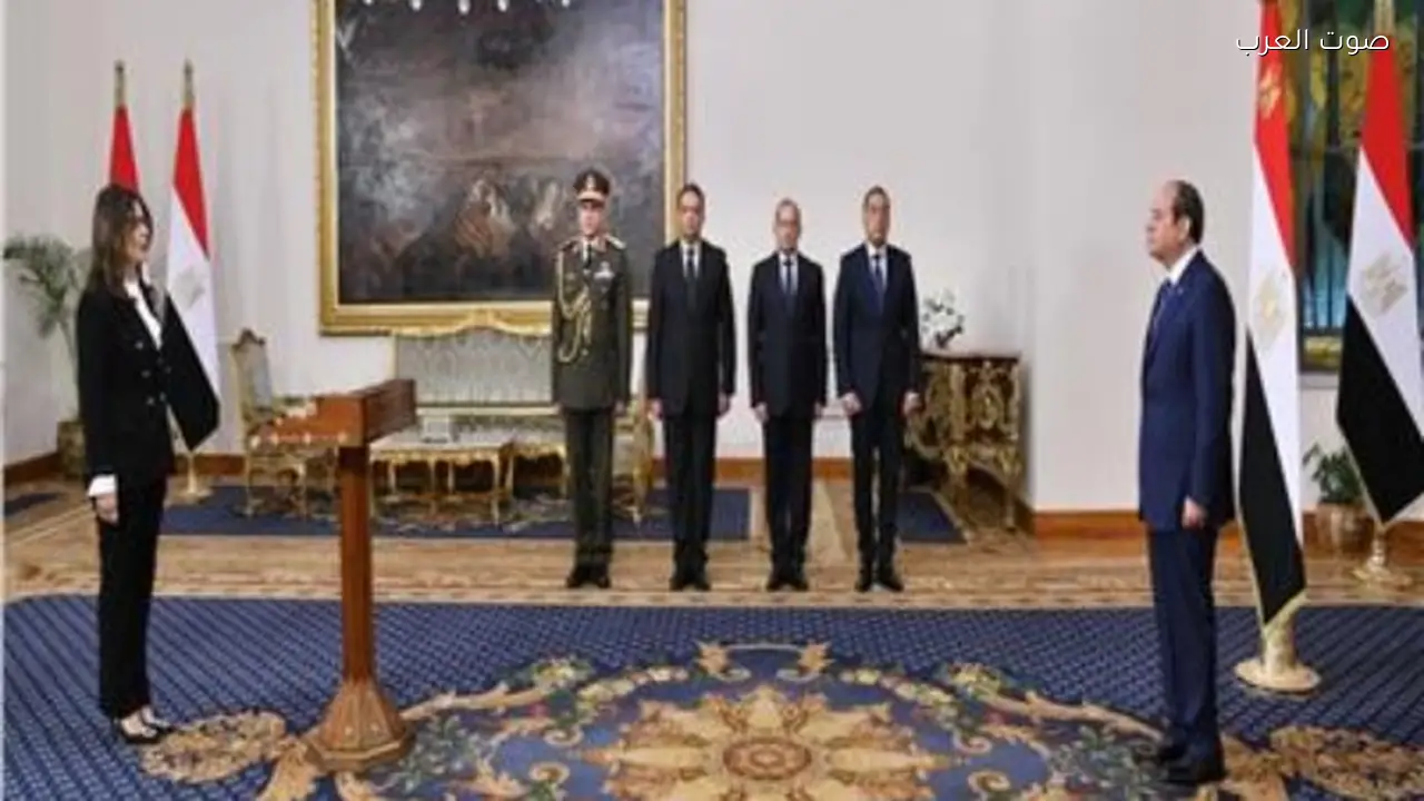 السفير حسام زكي يهنئ وزيرة الثقافة بالمنصب الجديد