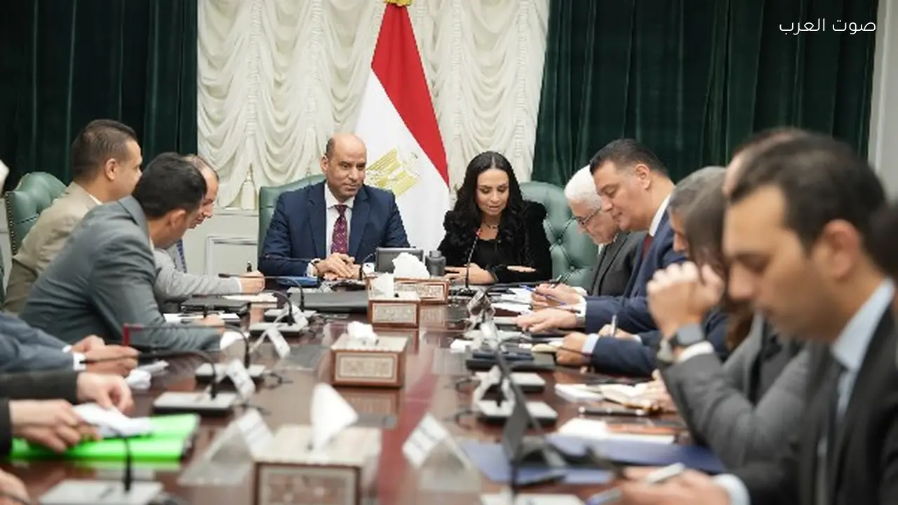 العمل تدعم سداد التأمينات للعمالة غير المنتظمة وإعفاءات من رسوم الشهادات