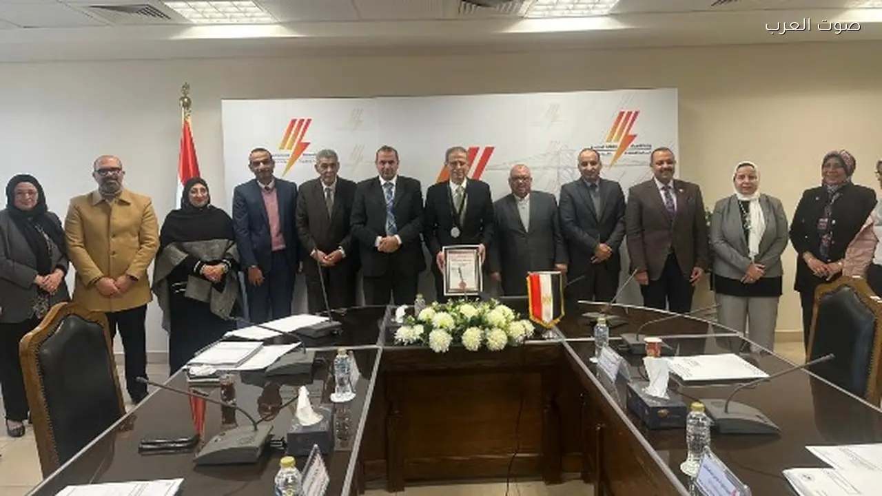القابضة لكهرباء مصر تكرم فريق المنصة الموحدة لفوزه بجائزة التميز
