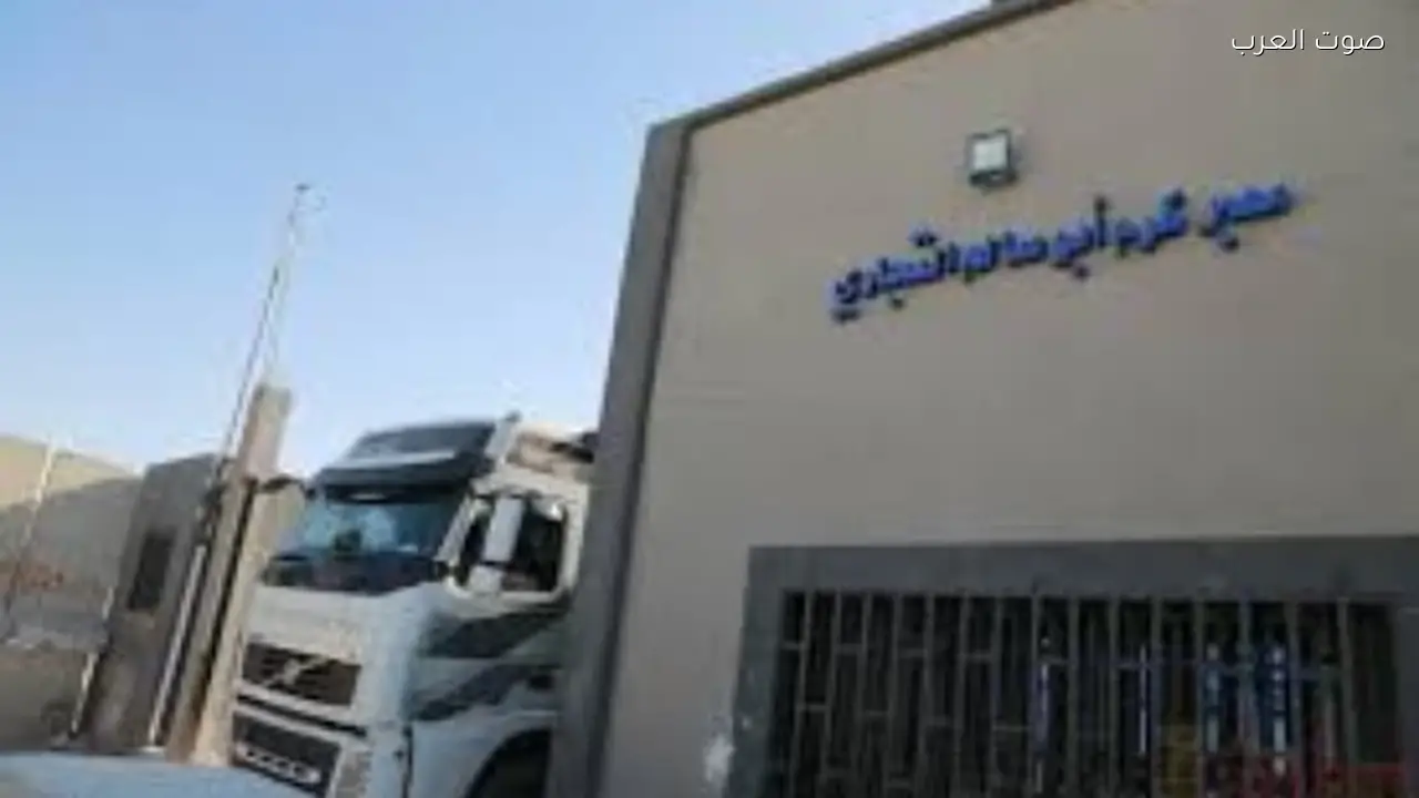 القافلة الإماراتية 300 تعبر من مصر إلى معبر كرم أبو سالم لدخول غزة