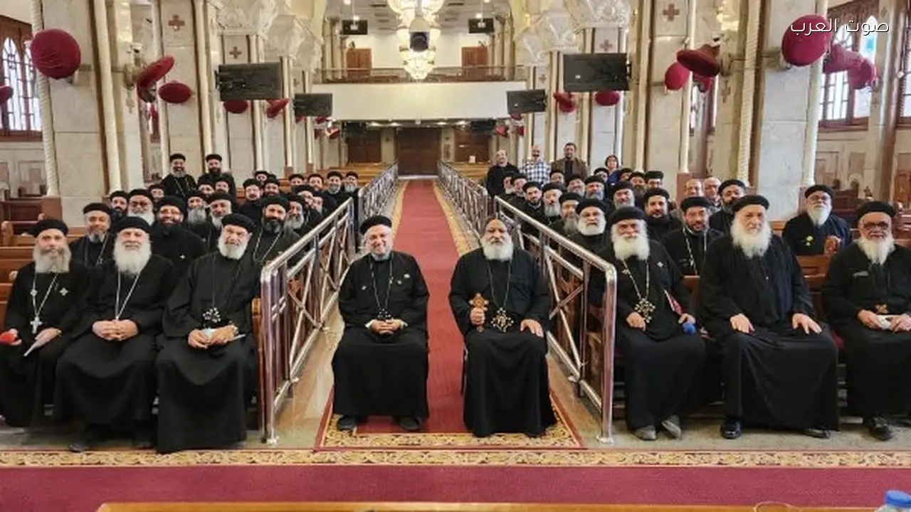 القمص داود لمعي يلتقي كهنة إيبارشية حلوان في جلسة روحية