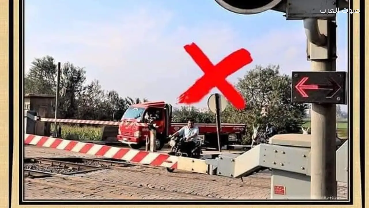 النقل تدعو المواطنين لعدم اقتحام المزلقانات حفاظًا على السلامة