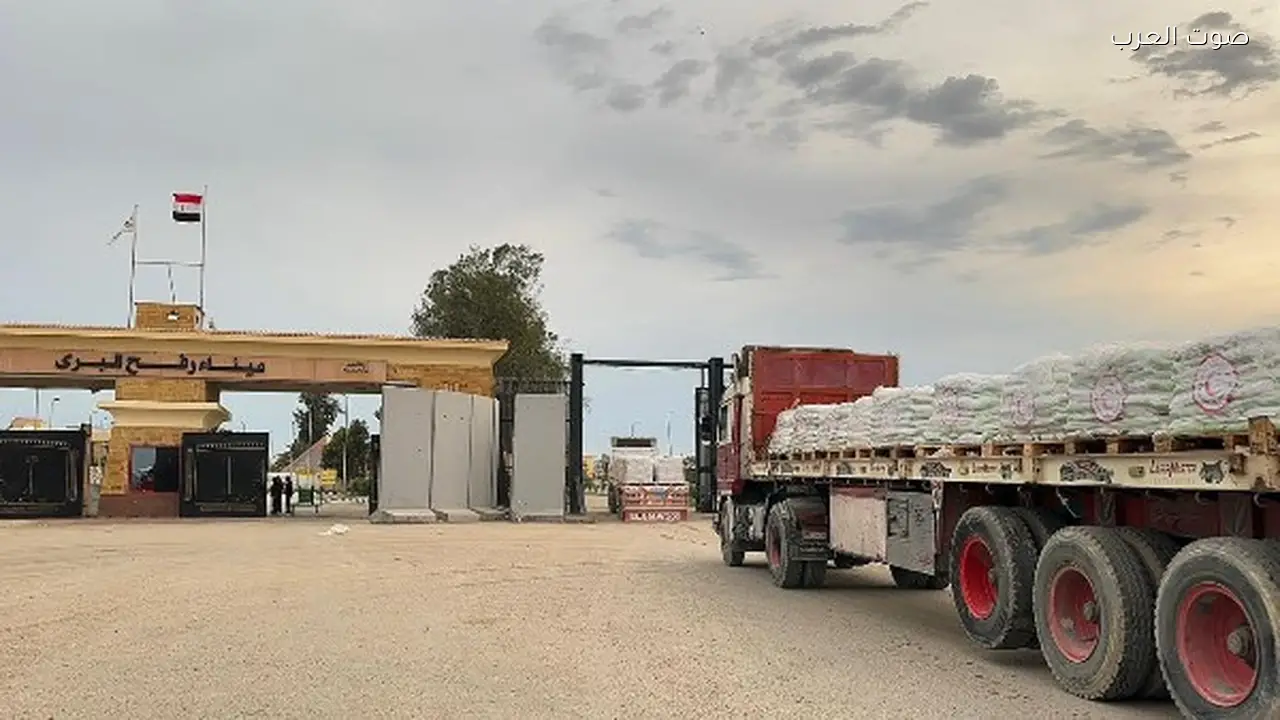 الهلال الأحمر المصري يرسل 6 آلاف طن مساعدات لغزة عبر قافلة «زاد العزة» الـ 141