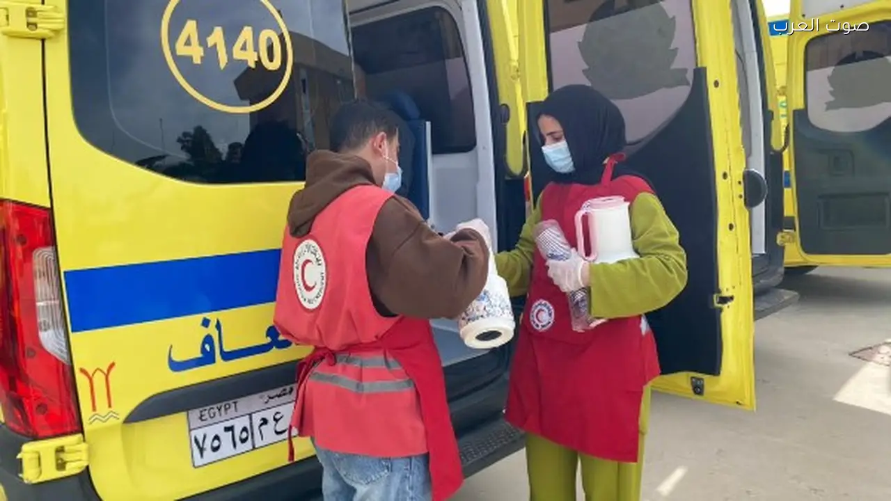 الهلال الأحمر يستقبل ويودع الدفعة السادسة من المرضى الفلسطينيين في رفح