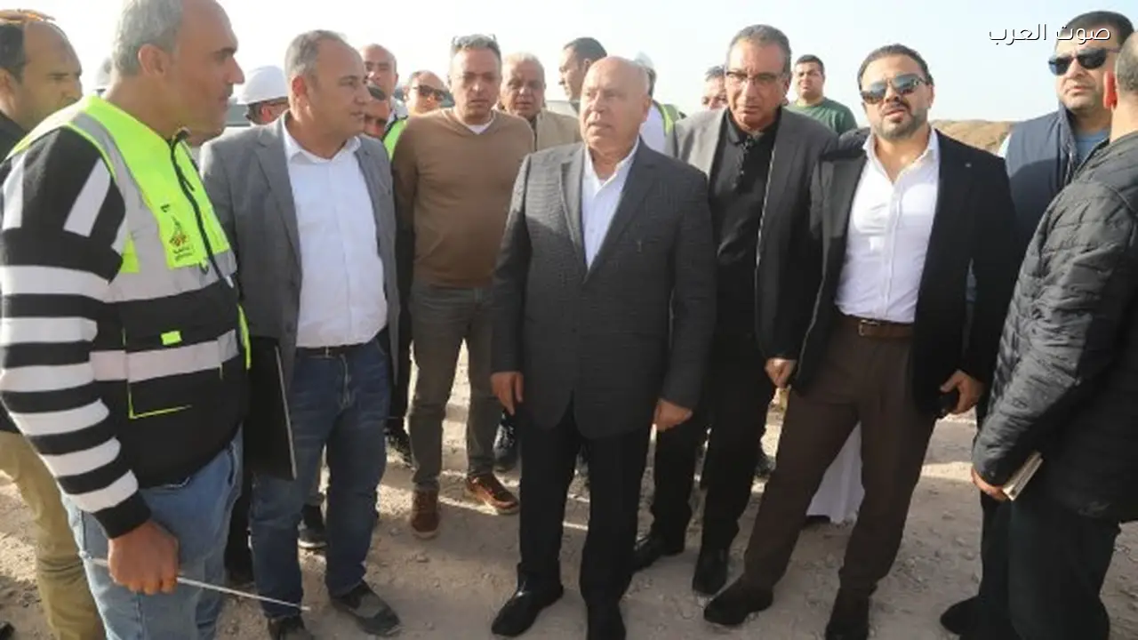 الوزير يتفقد مواقع العمل في الخط الأول للقطار الكهربائي من العلمين إلى الإسكندرية
