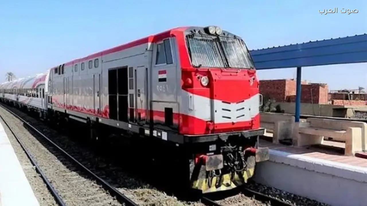 انتظام حركة القطارات بعد سقوط بوجي عربة بضائع في بني سويف