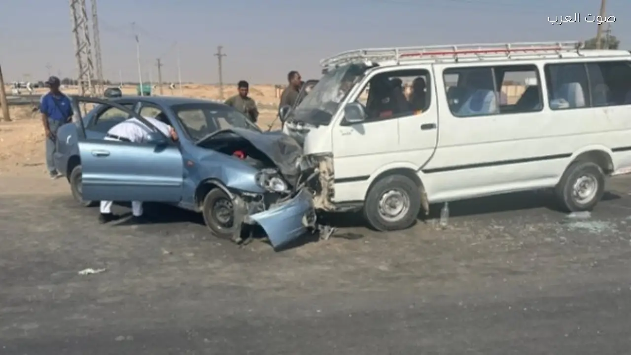 انقلاب سيارة على الطريق الصحراوي الغربي يسفر عن إصابة 6 أشخاص