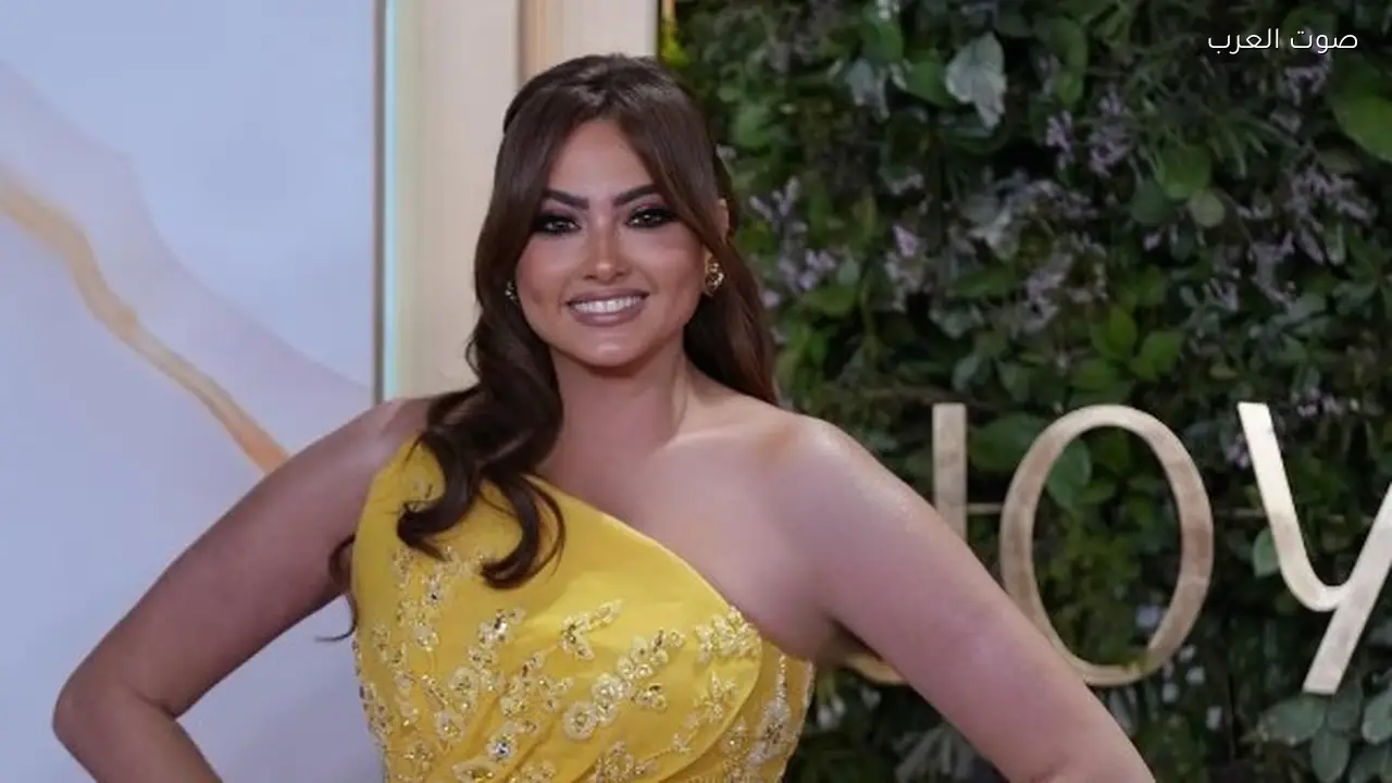 بشرى تتألق بفستان أصفر منفوش في حفل “جوي أووردز”