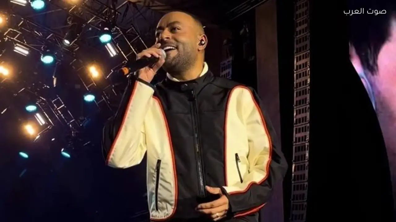 تامر عاشور يثير حماس جمهوره في حفل عيد الحب بجدة