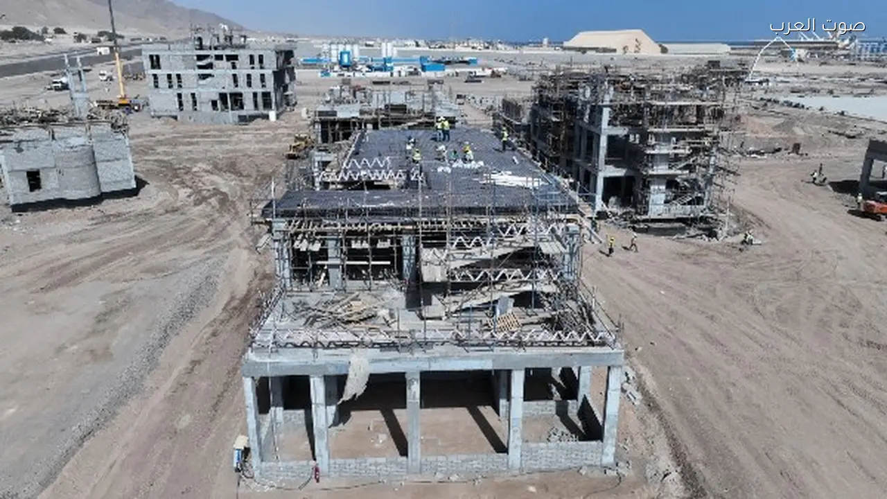 تصوير جوي يظهر تقدم بناء محطة سفاجا 2 بميناء سفاجا