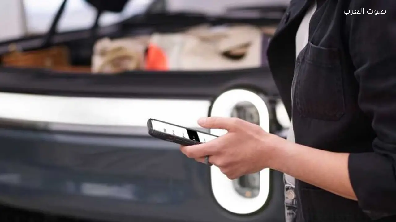 تقنية جديدة لشحن السيارات الكهربائية من بعضها البعض