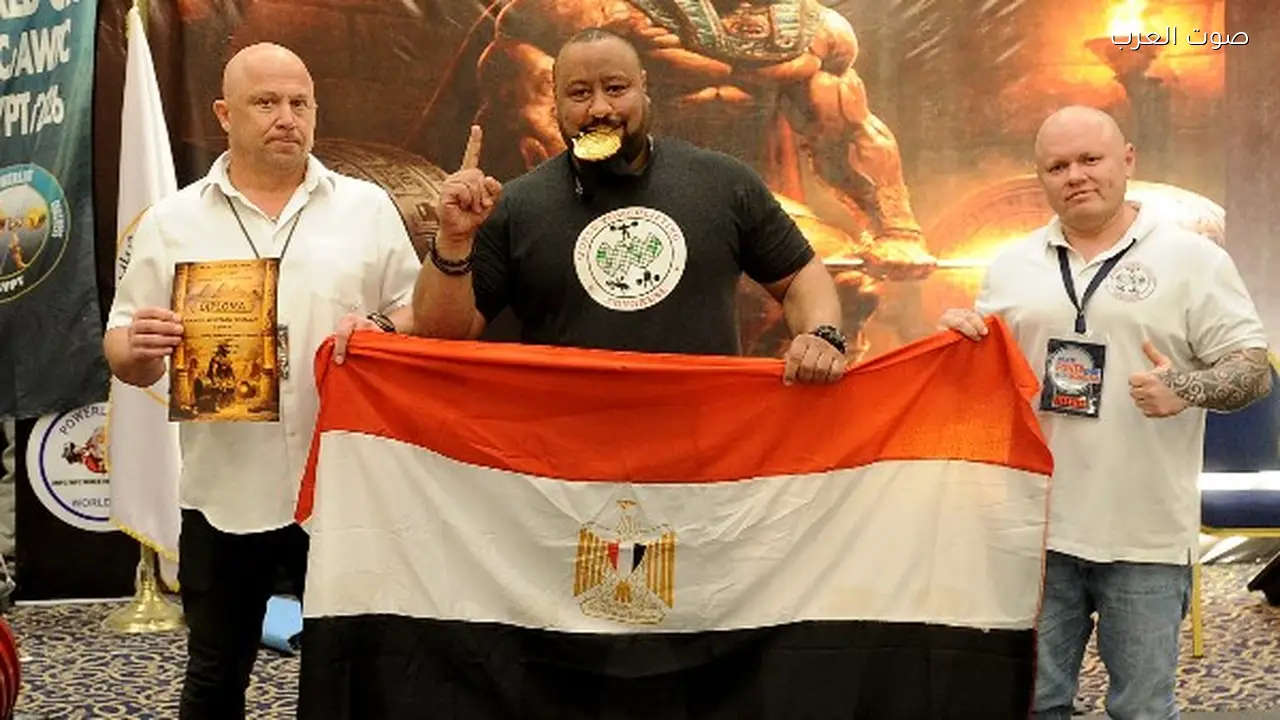 حامد خلاف يهدي ذهبية كأس العالم للقوة لوالده ويحقق أرقام قياسية لمصر