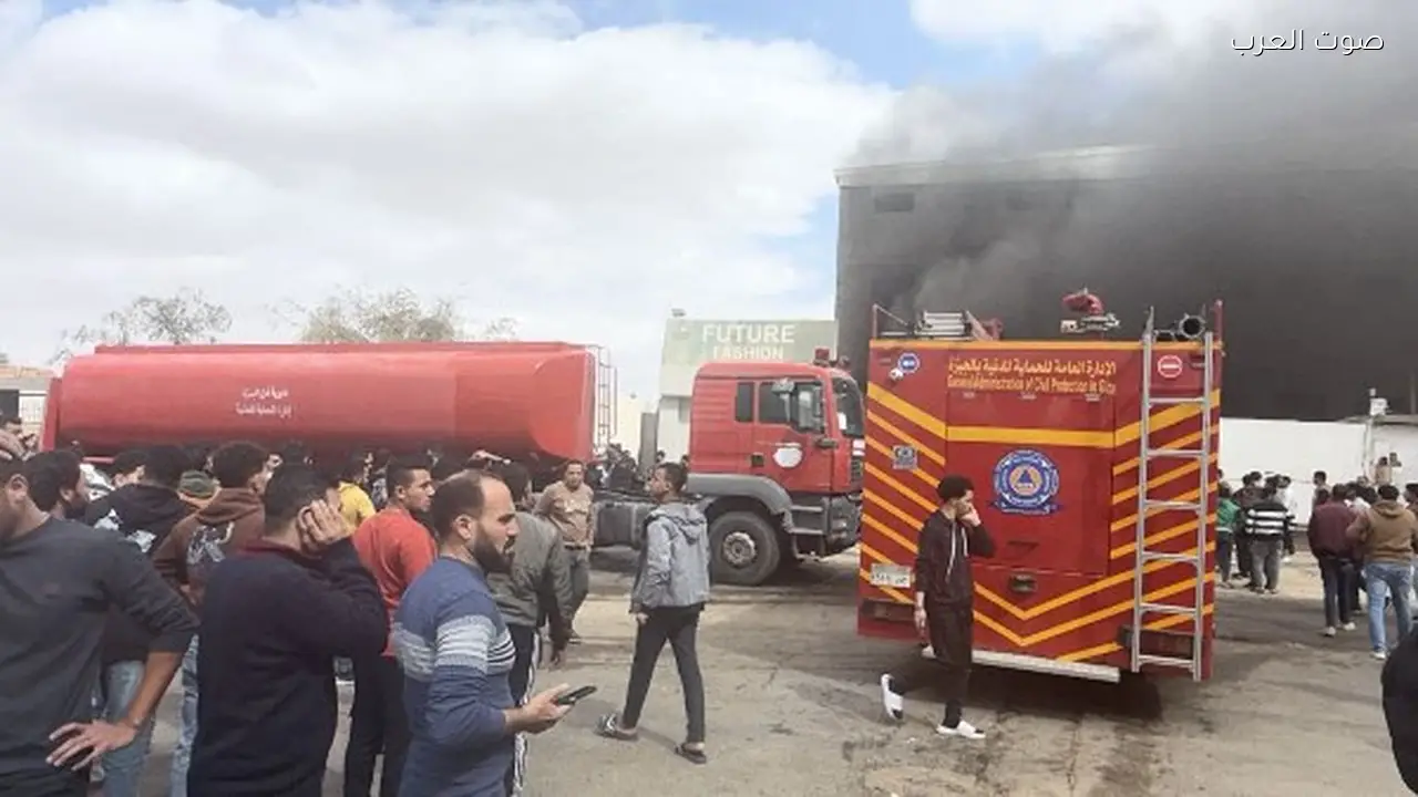 حريق في المنطقة الصناعية بأكتوبر يسبب أدخنة كثيفة
