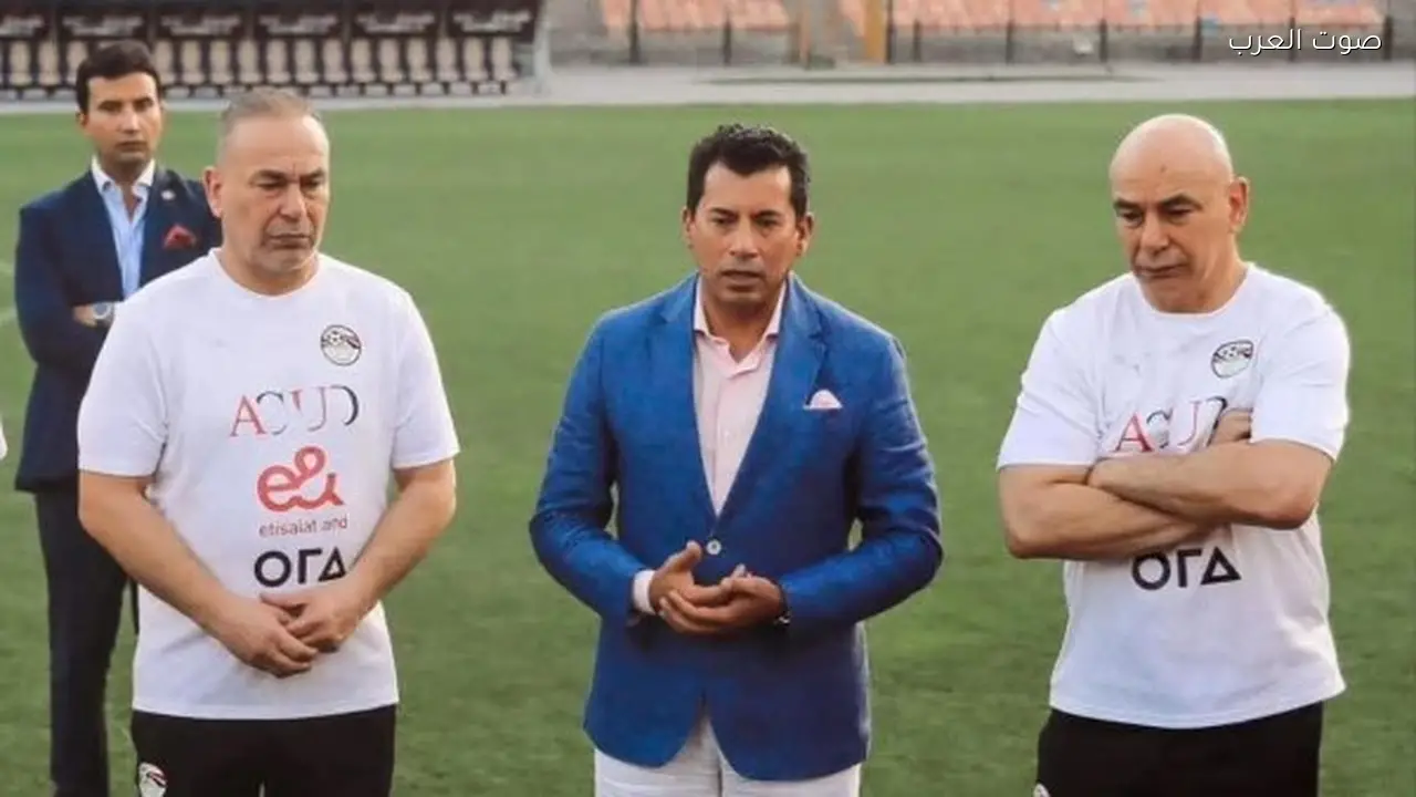 حسام حسن يوجه شكره لأشرف صبحي على جهوده كوزير للرياضة