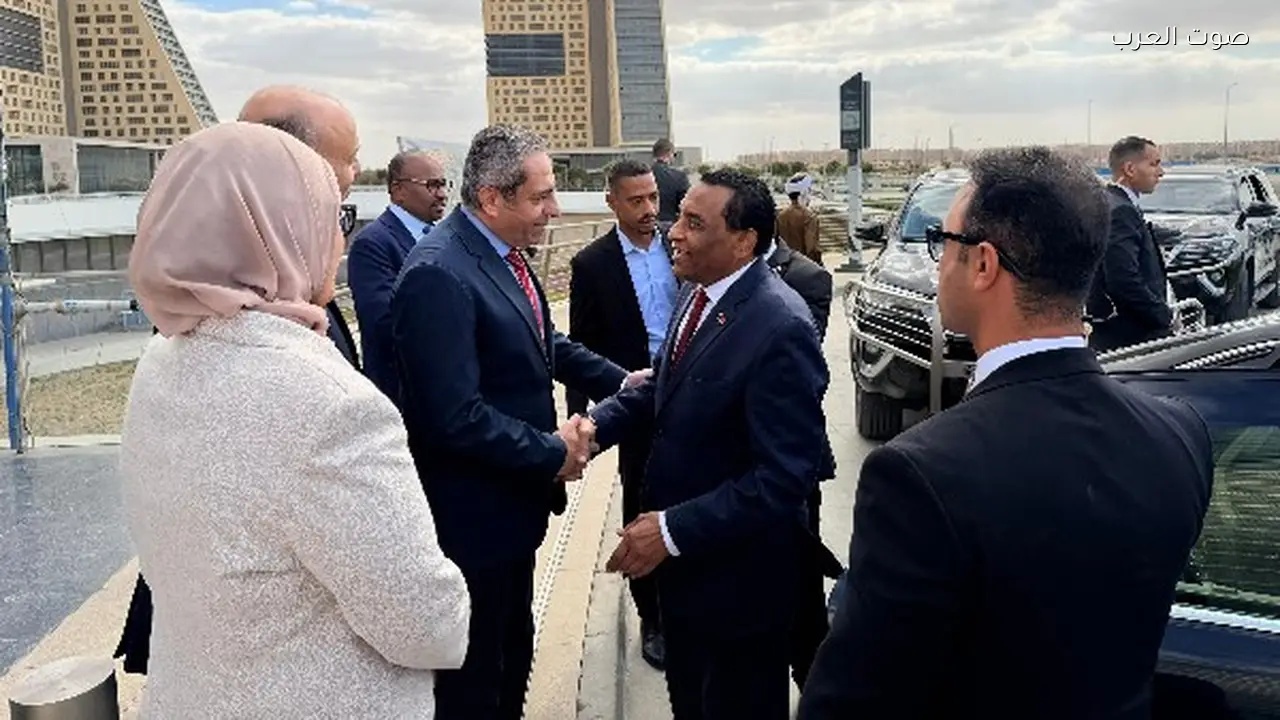 خالد عباس يرافق رئيس وزراء السودان في جولة بالعاصمة الجديدة