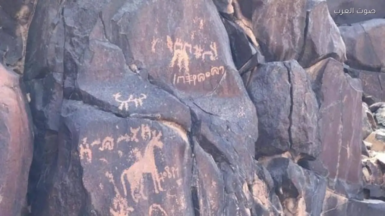 خبير آثار يفسر النقوش الصخرية في جبال مصر