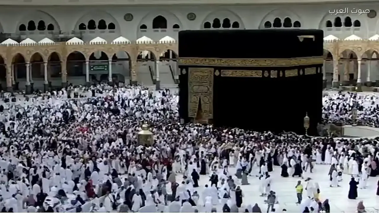 دليل المصلي يعزز تجربة ضيوف الرحمن في الحرمين