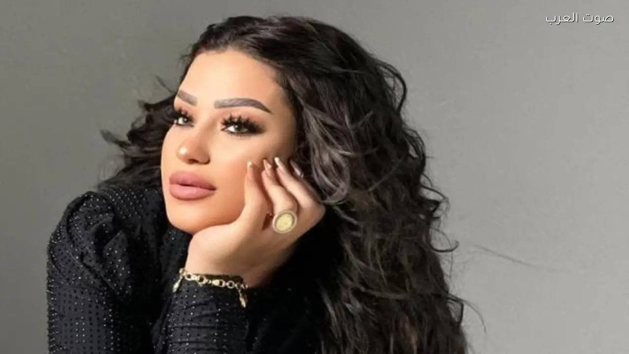 دنيا الألفي تتعرض لانتقادات بسبب ألفاظ خارجة وتوقف عن العمل