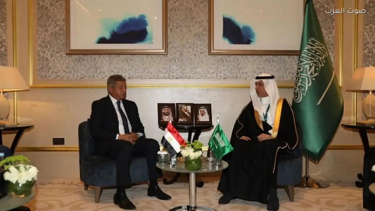 رئيس الأعلى للإعلام يلتقي مع المشاركين في المنتدى السعودي للإعلام