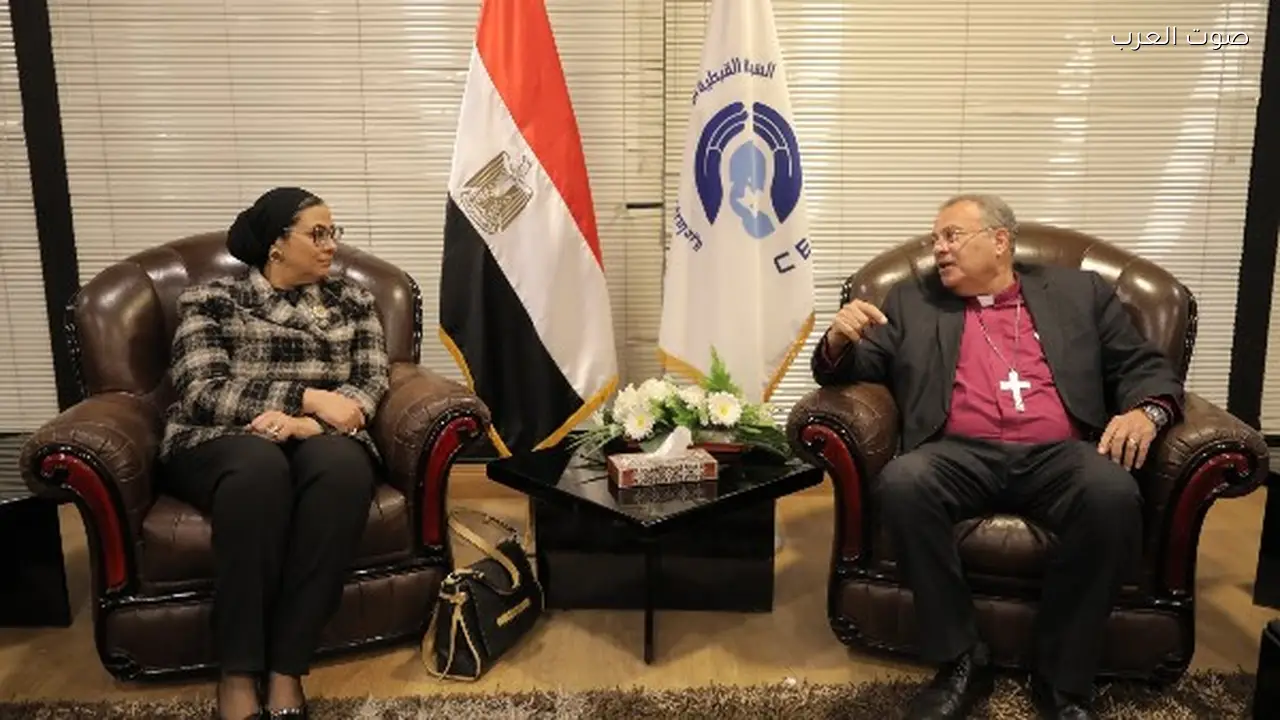 رئيس الطائفة الإنجيلية يشارك في ندوة «معًا بالوعي نحميها» مع رئيسة القومي للمرأة