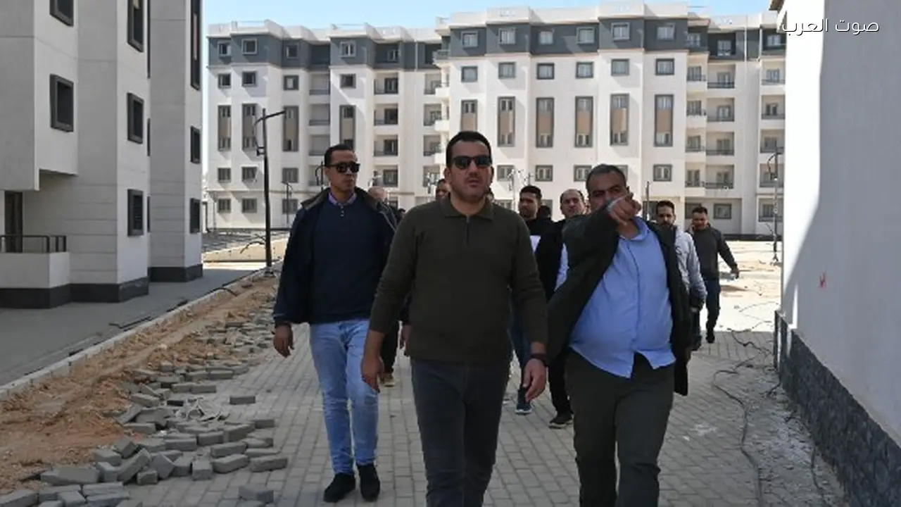 رئيس جهاز العاشر من رمضان يراقب تقدم أعمال ترفيق الإسكان