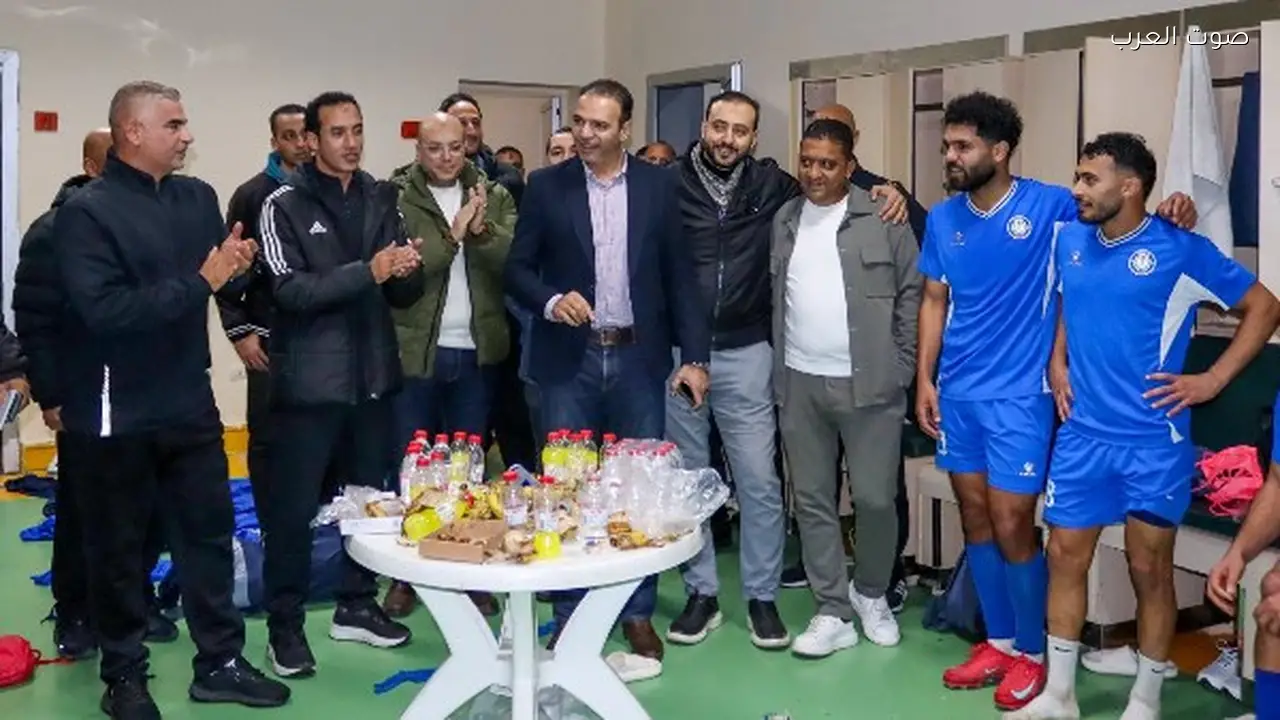 رئيس سموحة يهنئ اللاعبين بعد انتصارهم على بيراميدز