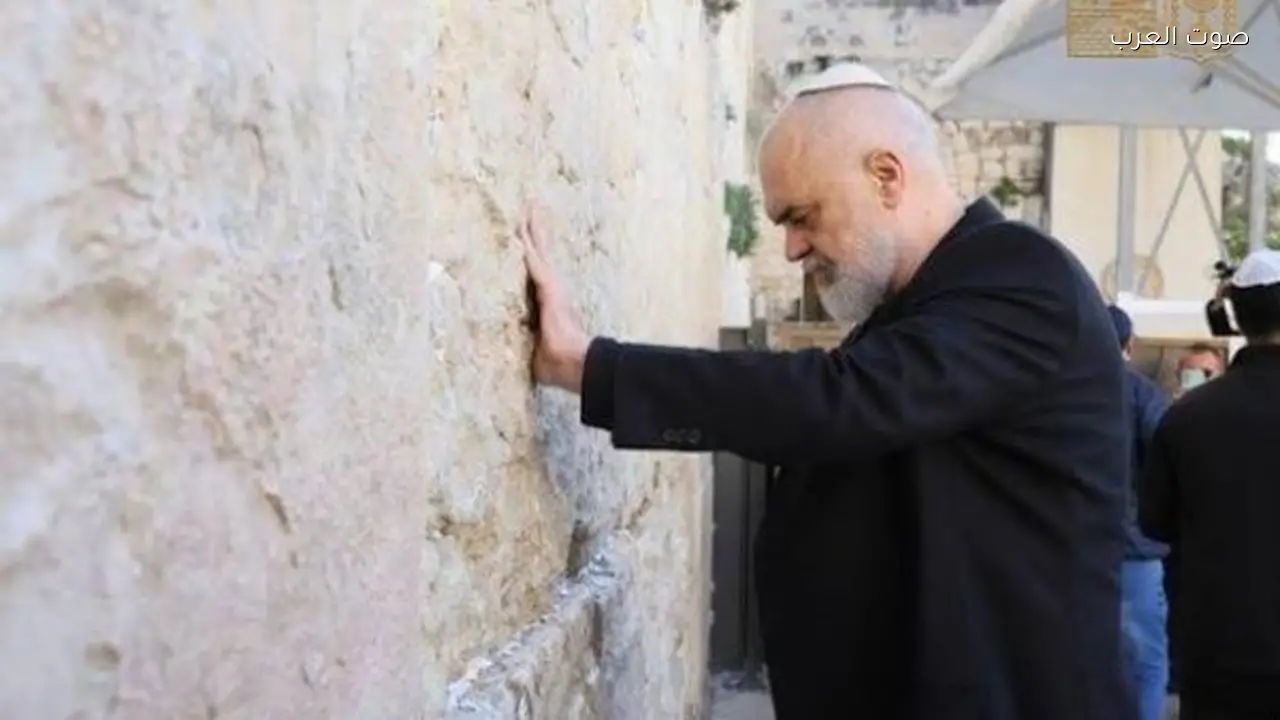 رئيس وزراء ألبانيا ووزير خارجية توجو يزوران حائط البراق المحتل