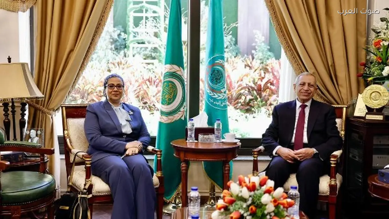 رئيسة المجلس القومي للمرأة تبحث دعم طالبات الجامعات مع الأكاديمية العربية