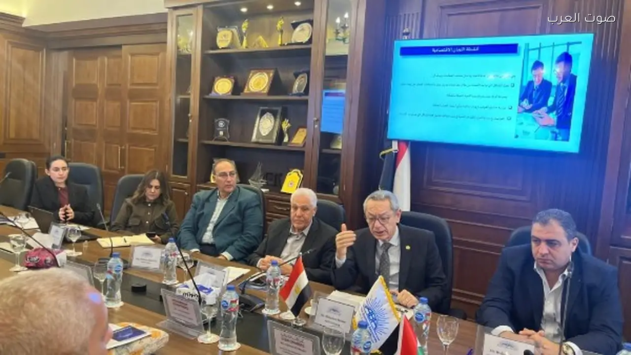 رجال أعمال إسكندرية يبحثون فرص الاستثمار في الإمارات مع مسؤول غرفة دبي