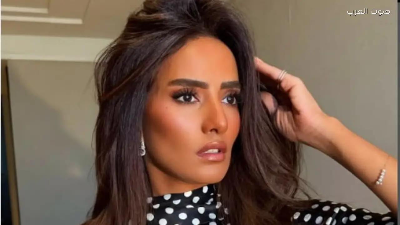 زينة تحتفل بعيد ميلادها الـ 49 بإطلالات مثيرة للجدل